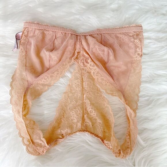 ɢᴜᴄ ᴠꜱ ᴜɴʟɪɴᴇᴅ ʟᴀᴄᴇ ʙʟᴜꜱʜ ʟᴏᴜɴɢᴇ ʙʀᴀʟᴇᴛᴛᴇ - Picture 8 of 10